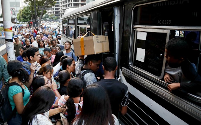 Huge power outage in Venezuela raises tensions amid crisis