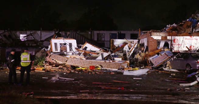 Mayor says 2 dead after tornado roars through Oklahoma town
