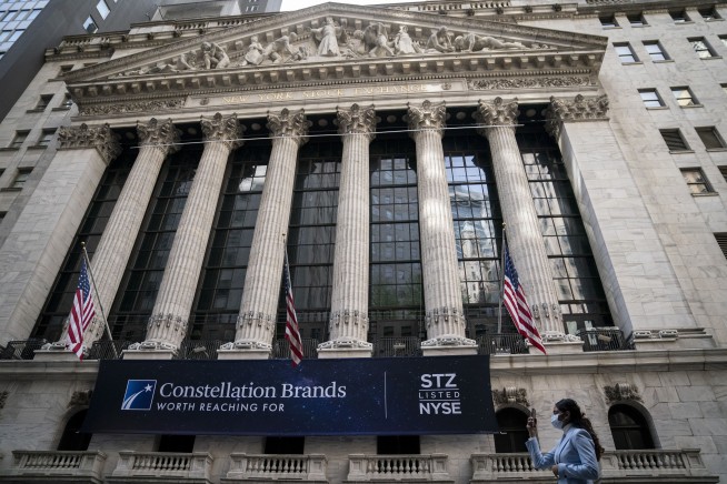 US stocks fall as inflation remains stubbornly high