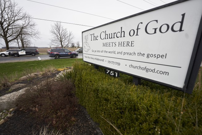 The Latest: Thousands pack beaches during SoCal heat wave