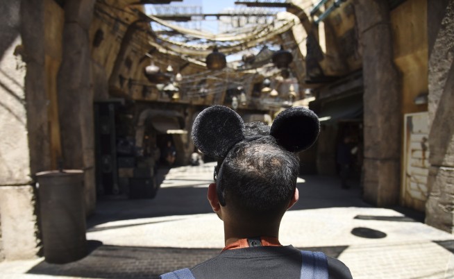 Aliens, droids and starships: Images from new Star Wars land