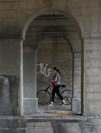 Abandoned Chicago railway reborn as commuter corridor