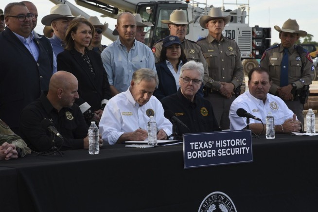 Texas governor signs bill that lets police arrest migrants who enter the US illegally