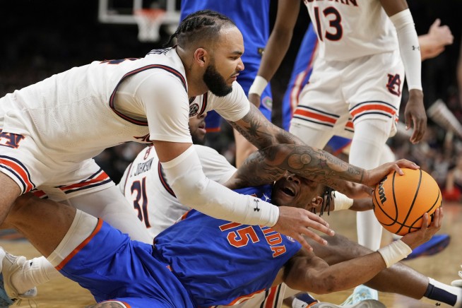 Clayton leads Florida to NCAA title game, scoring 34 points in 79-73 victory over SEC rival Auburn