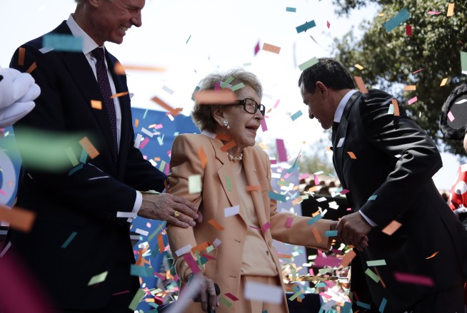 Former first lady Nancy Reagan dies at 94 in California