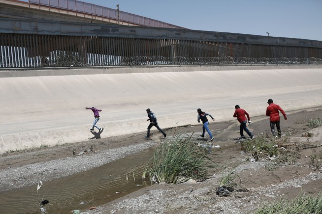 Attorneys: Texas border facility is neglecting migrant kids