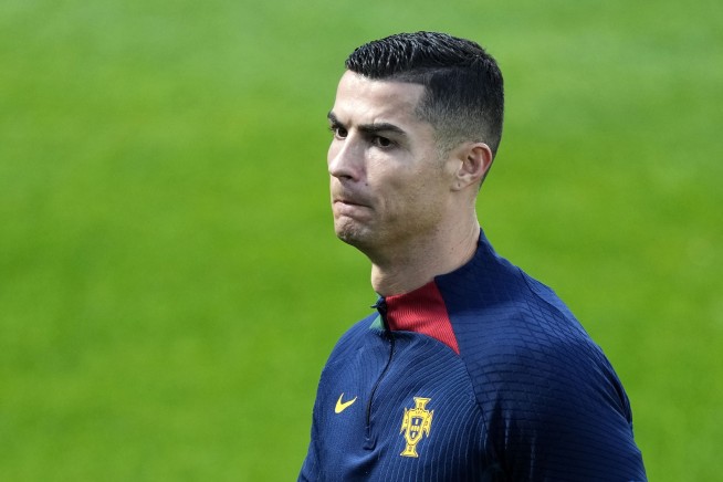 Ronaldo to leave Manchester United 'with immediate effect'