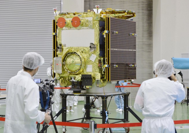 Japan space explorer arrives at asteroid to collect samples