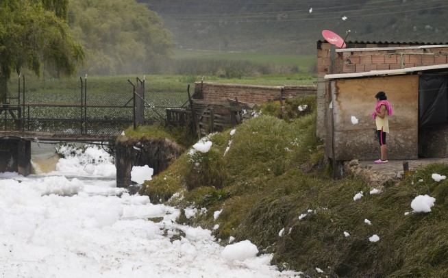 Fetid foam from polluted river plagues Colombian city