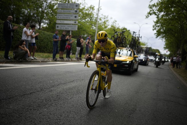 Danish rider Jonas Vingegaard wins the Tour de France for 2nd straight year
