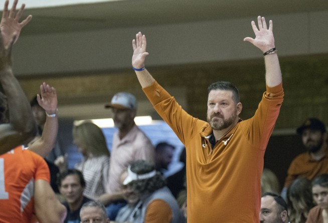 Texas coach Chris Beard arrested on family violence charge
