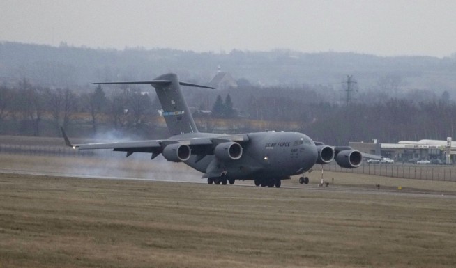 U.S. airborne infantry troops arrive in Poland amid tensions