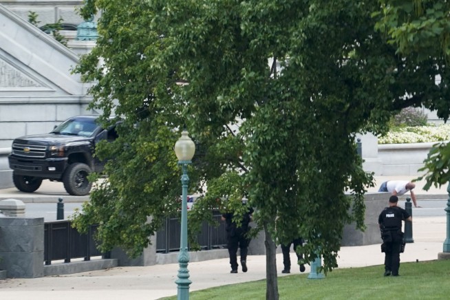 Man who claimed to have bomb near US Capitol held in jail