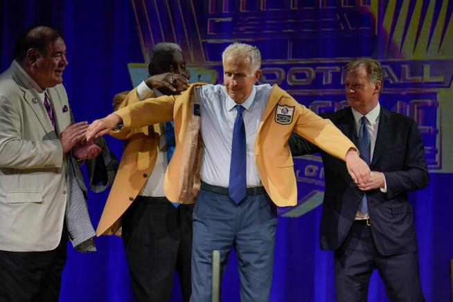 Paul Tagliabue, NFL commissioner of 17 years who led an era of riches and expansion, dies at 84