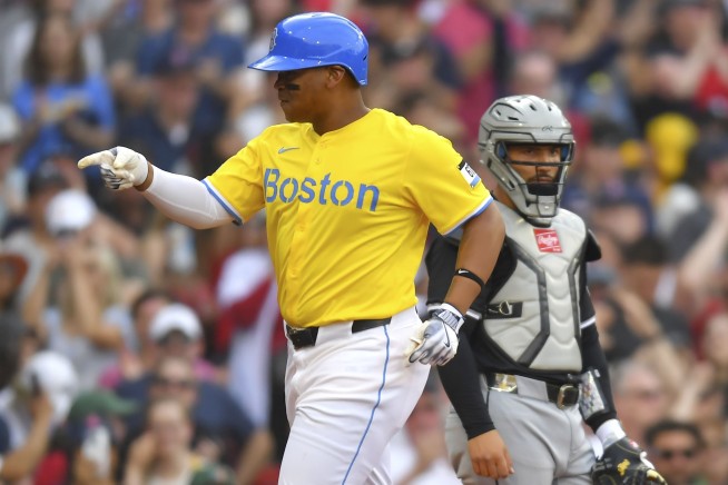 Casas hits a bases-loaded single off Green Monster in 10th to lift Red Sox past White Sox 4-3