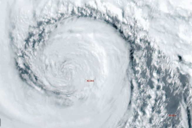 'Bomb cyclone' brings high winds and soaking rain to Northern California and Pacific Northwest