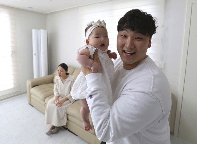 S. Korean babies born Dec. 31 become 2-year-olds next day