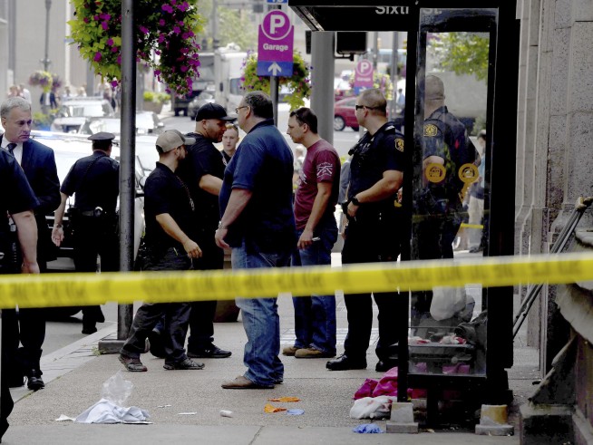 2 women stabbed, 1 fatally, at downtown Pittsburgh bus stop