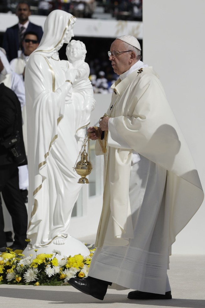 Pope Francis celebrates historic Mass in Arabian Peninsula