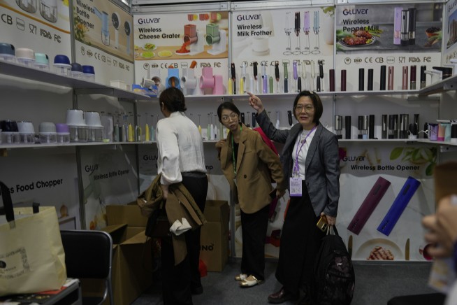 China's economy grew 5.4% in the first quarter as exporters rushed to beat Trump's tariffs