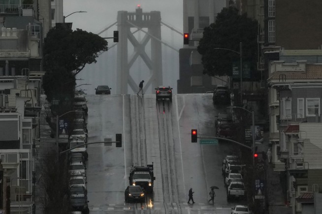 California faces more blizzards, floods in multistate storm