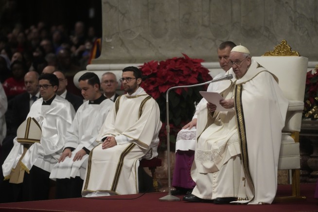 Pope on Christmas: Jesus was poor, so don't be power-hungry