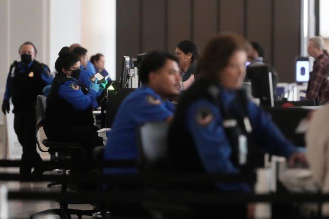 As another shutdown impacts travelers, some see privatizing TSA screening as a solution