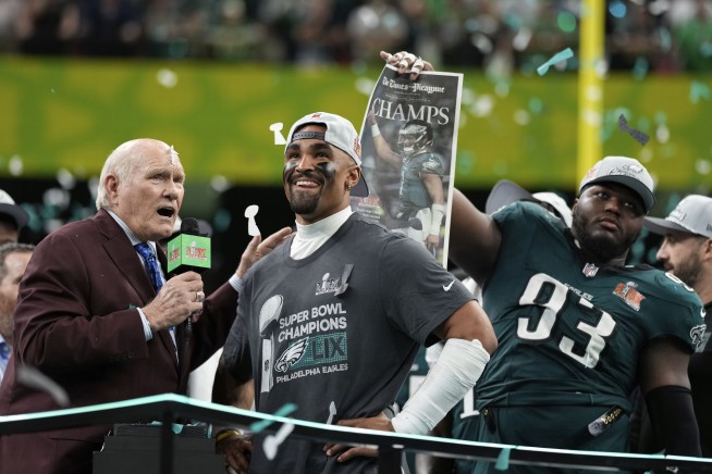 Super Bowl averaged a record 127.7 million US viewers