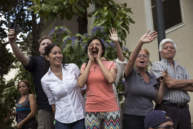 Rivals Maduro and Guaido vie for Venezuelan military backing