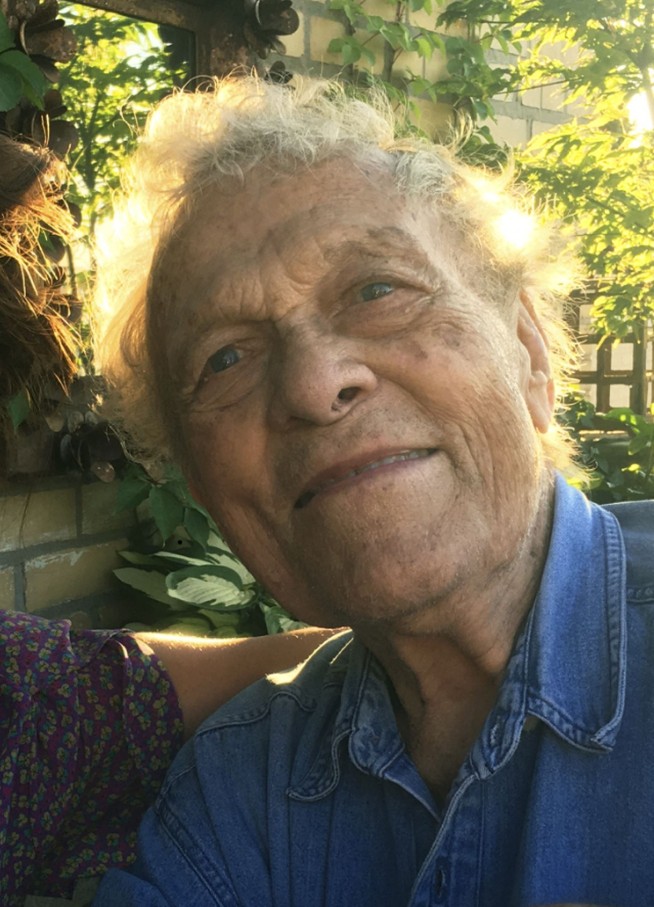 Hollywood 'fixer' Scotty Bowers dies; he wrote tell-all book