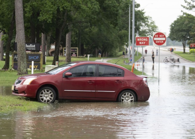 Hundreds rescued from flooding in Texas as waters continue rising in Houston