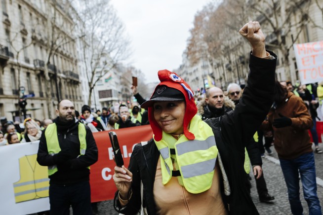 France: Year's 1st yellow vest event brings tear gas, fires
