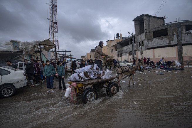 31 premature babies are evacuated from Gaza's largest hospital, but scores of trauma patients remain