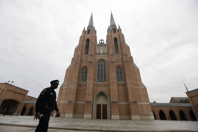 The Latest: Star athletes among attendees at Bush funeral