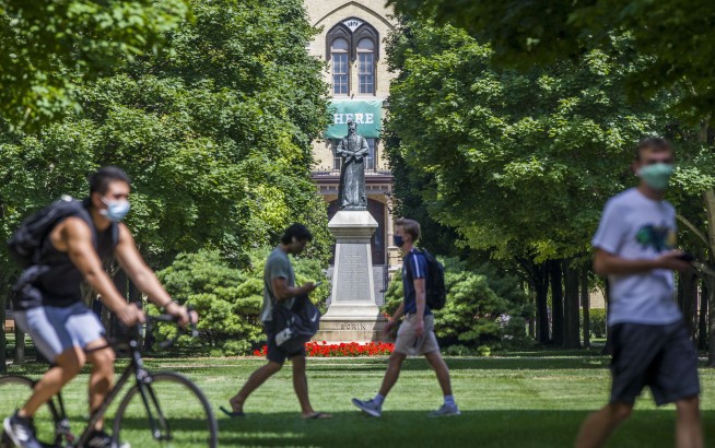 Notre Dame cancels classes for 2 weeks after COVID-19 spike