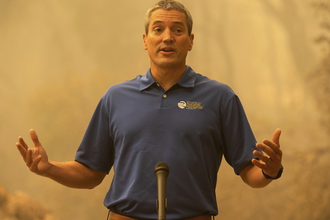 Better weather aids battle against deadly Western wildfires