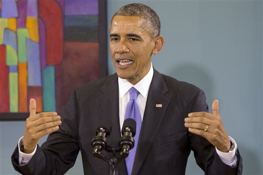Obama tries to reassure immigrants to register