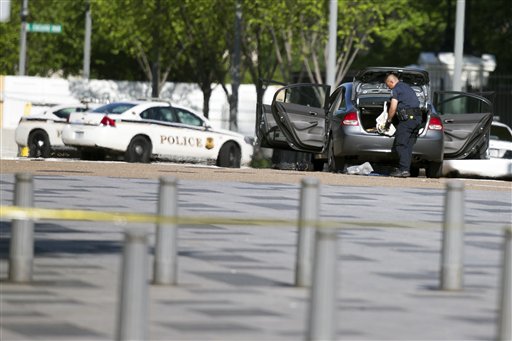 Car follows motorcade in, White House locks down