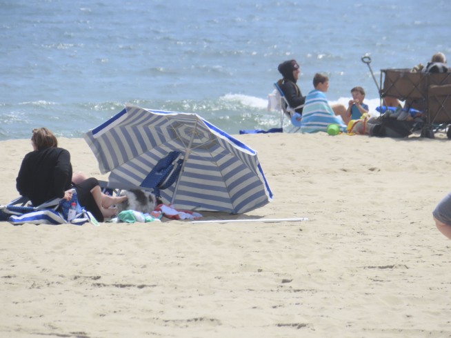A Christian group allows Sunday morning access to a New Jersey beach it closed to honor God
