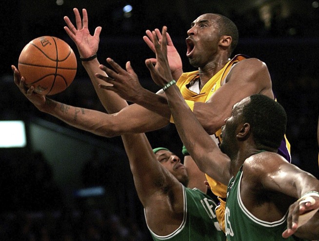 Report: Kobe Bryant pilot may have been disoriented in fog