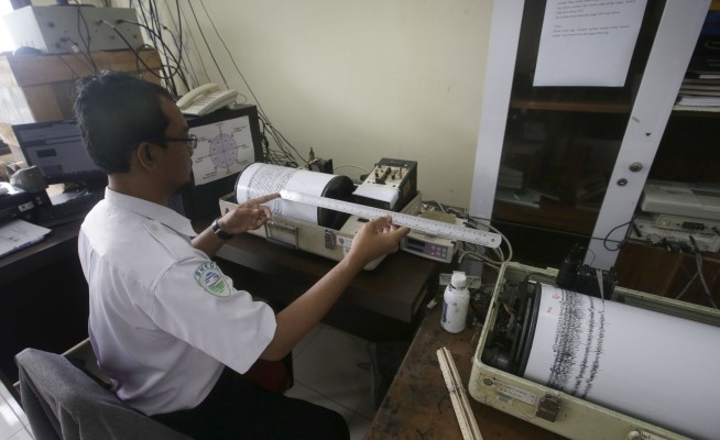 Indonesia widens danger zone around island volcano