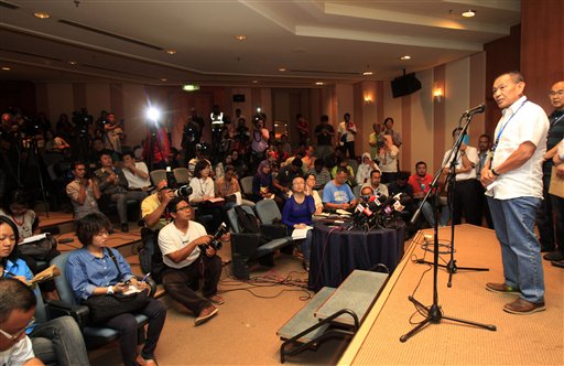 Vietnam spots oil slicks in hunt for missing jet