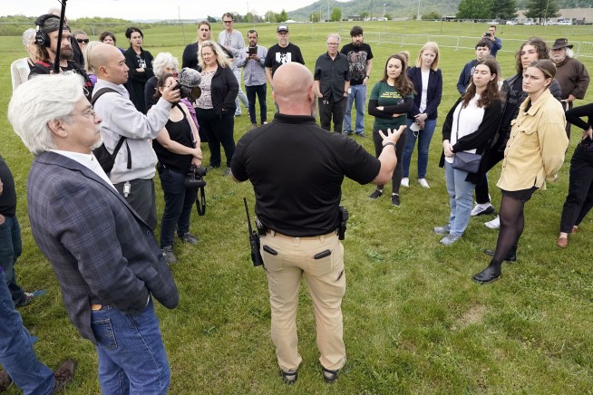 Tenn governor calls off execution, citing oversight in plan