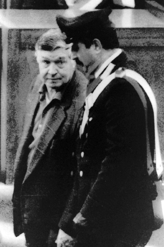 Notorious Mafia 'boss of bosses' Toto Riina dead at 87