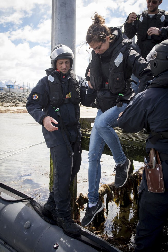 Evacuation of New Zealand town cut off by quake nearly over