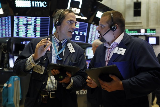 US stocks fall sharply as US-China trade war escalates