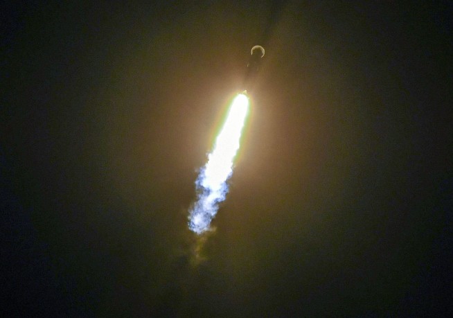 SpaceX launches 60 more satellites, trying to tone them down