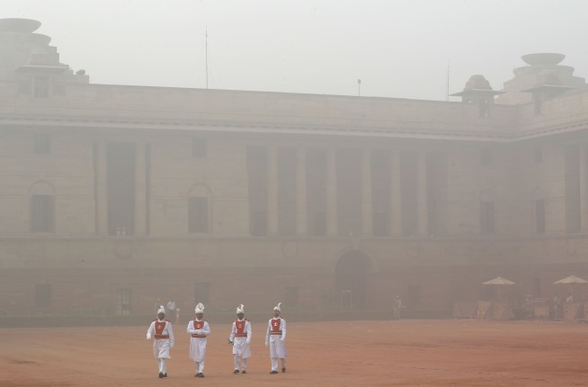 Severe pollution hits Indian capital, causing health worries
