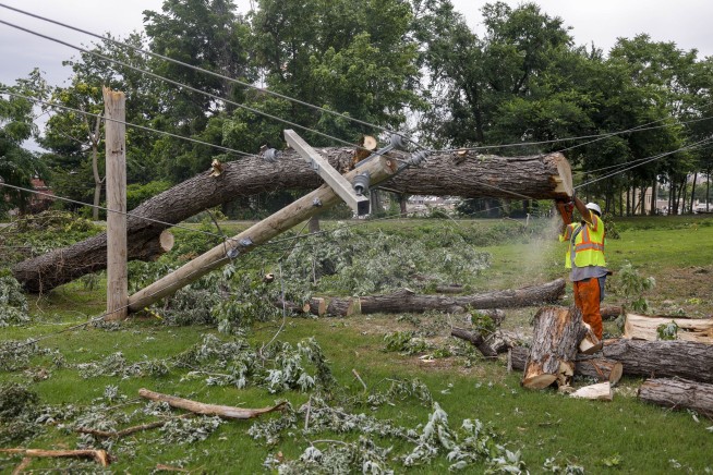 Sweltering heat tests Texas' power grid and patience as thousands in South still without electricity