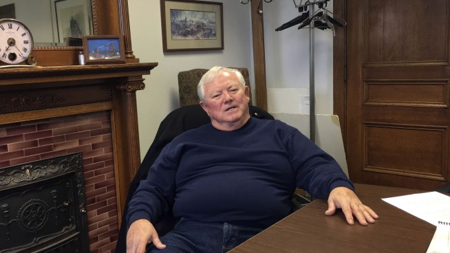 Thousands of bird deaths draw focus on brimming toxic pit